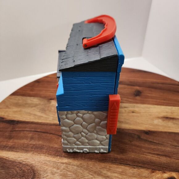 2003 Thomas & Friends Carry Case – Sodor Engine Works – Gullane - Picture 6 of 7